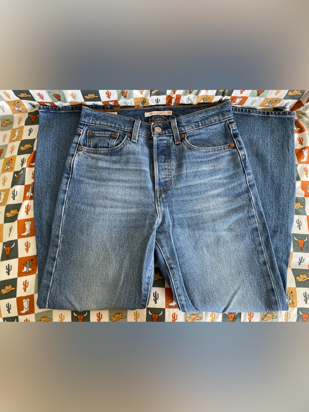 Levi's Straight-Leg Mid-Blue Women's Jeans - Picture 3 of 6